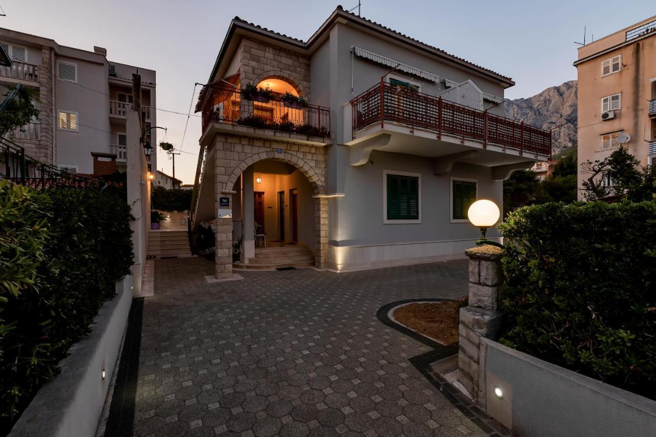 Apartments Carmen Макарска Экстерьер фото