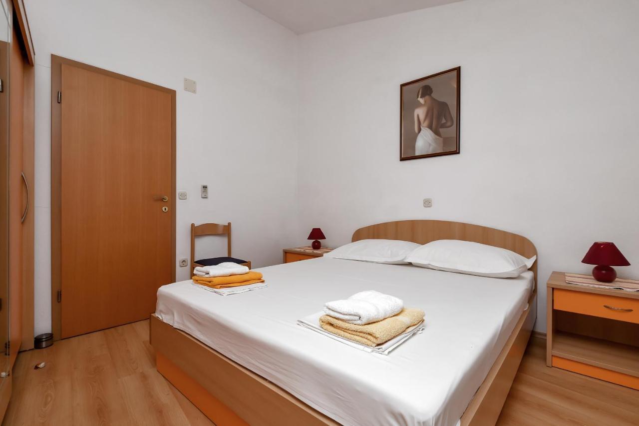 Apartments Carmen Макарска Экстерьер фото