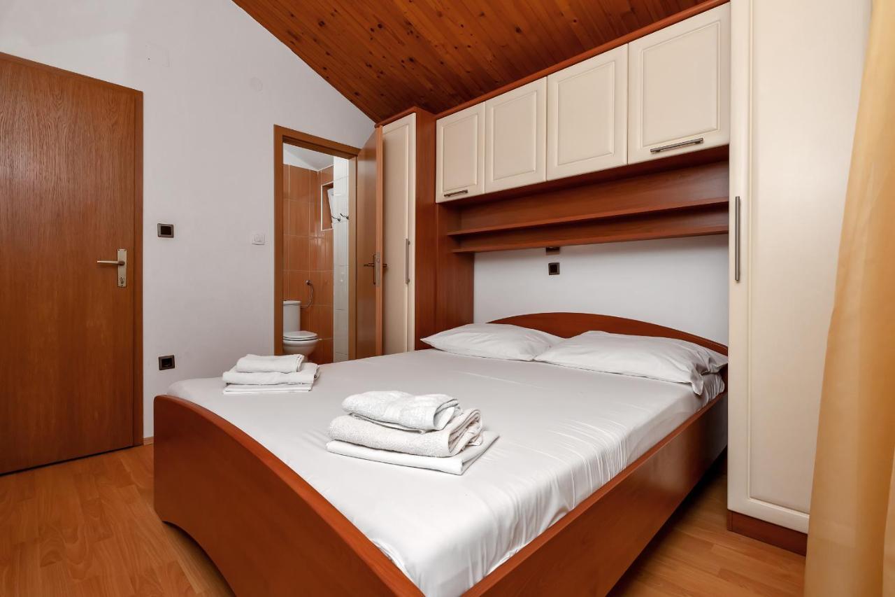 Apartments Carmen Макарска Экстерьер фото